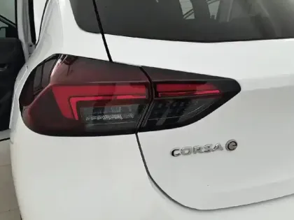 Photo 16 Opel Corsa  Electrique 136 ch & Batterie 50 kWh