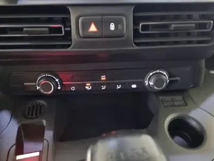 Photo 24 Peugeot Partner  FOURGON M 950 KG BLUEHDI 100 S&S BVM6