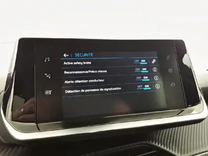 Photo 57 Peugeot 2008  BlueHDi 130 S&S EAT8