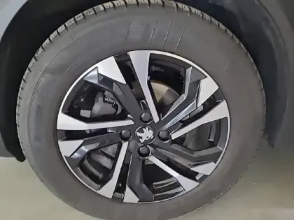 Photo 12 Peugeot 2008  PureTech 100 S&S BVM6