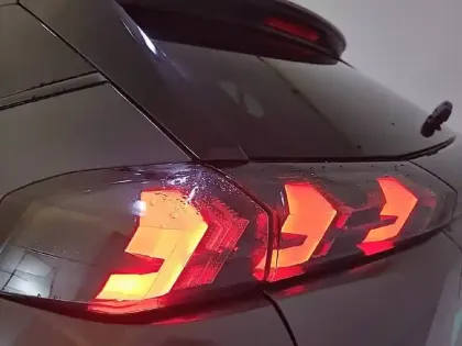 Photo 16 Peugeot 2008  PureTech 100 S&S BVM6