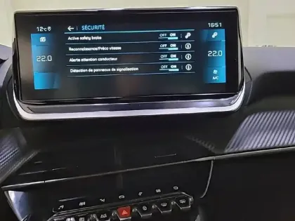 Photo 21 Peugeot 2008  PureTech 100 S&S BVM6