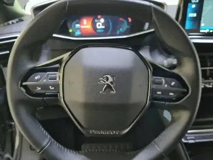 Photo 8 Peugeot 2008  PureTech 100 S&S BVM6