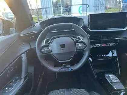 Photo 8 Peugeot 2008  Hybrid 145 e-DCS6