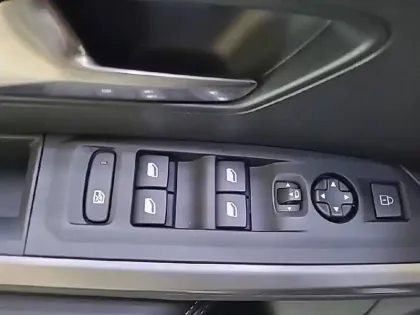 Photo 31 Peugeot 5008  Hybrid 136 e-DCS6