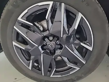 Photo 45 Peugeot 5008  Hybrid 136 e-DCS6