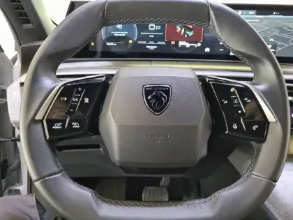 Photo 41 Peugeot 5008  Hybrid 136 e-DCS6