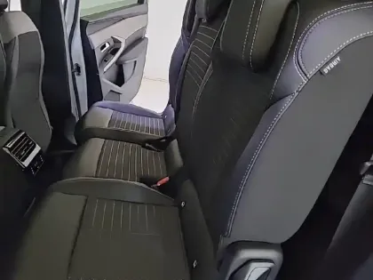 Photo 11 Peugeot 5008  Hybrid 136 e-DCS6