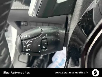 Photo 123 Peugeot 208  Hybrid 136 e-DCS6
