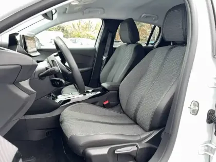 Photo 7 Peugeot 208  Hybrid 136 e-DCS6