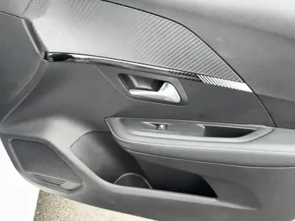 Photo 64 Peugeot 208  Hybrid 136 e-DCS6