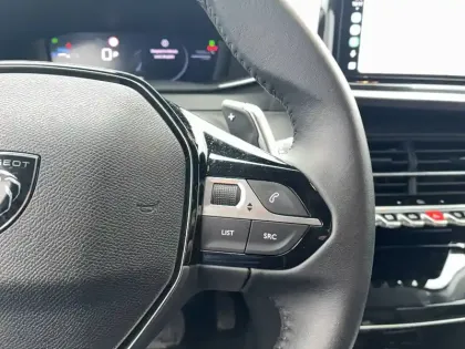 Photo 23 Peugeot 208  Hybrid 136 e-DCS6