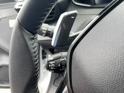 Photo 25 Peugeot 208  Hybrid 136 e-DCS6