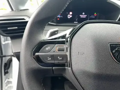 Photo 22 Peugeot 208  Hybrid 136 e-DCS6