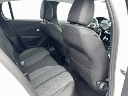 Photo 13 Peugeot 208  Hybrid 136 e-DCS6