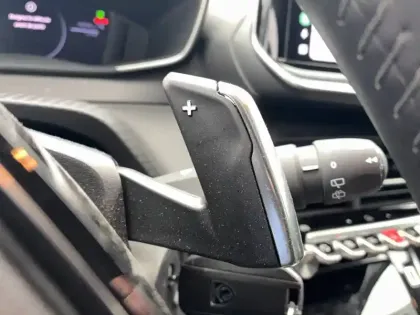 Photo 24 Peugeot 208  Hybrid 136 e-DCS6