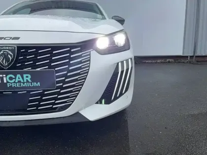 Photo 21 Peugeot 208  Hybrid 136 e-DCS6