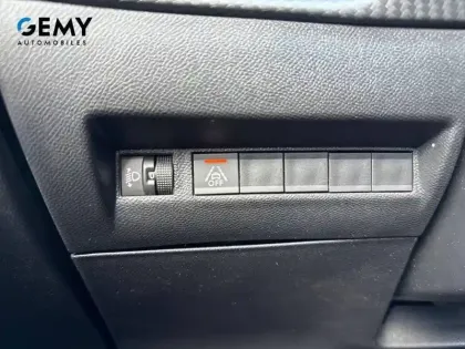 Photo 13 Peugeot 208  PureTech 100 S&S BVM6