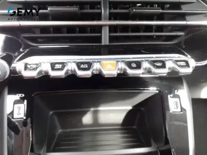 Photo 17 Peugeot 208  Electrique 50 kWh 136ch