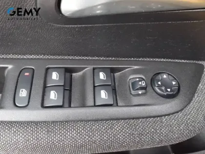 Photo 11 Peugeot 208  Electrique 50 kWh 136ch