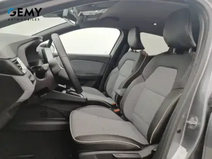 Photo 8 Renault Clio  E-Tech full hybrid 145 ch GSR2