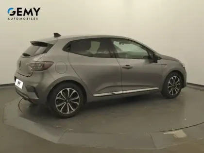 Photo 17 Renault Clio  E-Tech full hybrid 145 ch GSR2