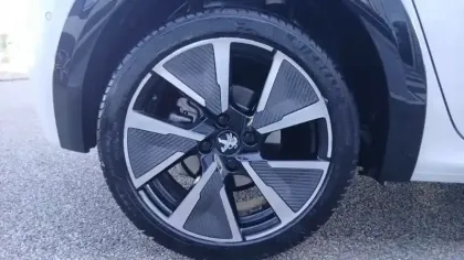 Photo 14 Peugeot 208  Electrique 50 kWh 136ch