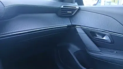 Photo 29 Peugeot 208  Electrique 50 kWh 136ch