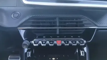 Photo 20 Peugeot 208  Electrique 50 kWh 136ch