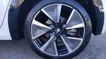 Photo 13 Peugeot 208  Electrique 50 kWh 136ch