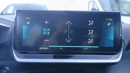 Photo 26 Peugeot 208  Electrique 50 kWh 136ch