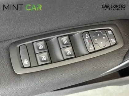 Photo 16 Renault Megane Mégane IV Berline Blue dCi 115 EDC - 21N