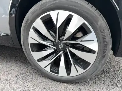 Photo 6 Renault Rafale  E-Tech full hybrid 200