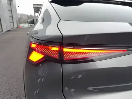 Photo 12 Renault Rafale  E-Tech full hybrid 200