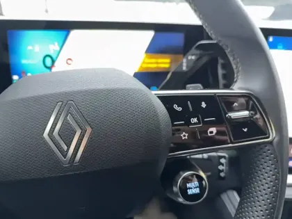 Photo 29 Renault Rafale  E-Tech full hybrid 200