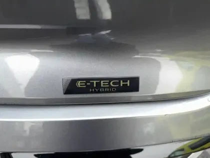 Photo 24 Renault Rafale  E-Tech full hybrid 200