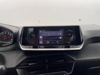 Photo 83 Peugeot 208  PureTech 75 S&S BVM5