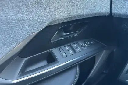 Photo 20 Peugeot 3008  Hybrid 136 e-DCS6