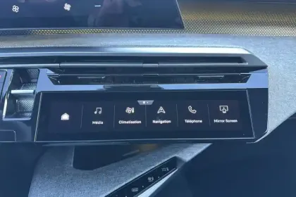 Photo 18 Peugeot 3008  Hybrid 136 e-DCS6