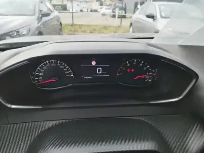 Photo 13 Peugeot 2008  PureTech 100 S&S BVM6