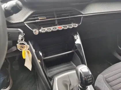 Photo 18 Peugeot 2008  PureTech 100 S&S BVM6