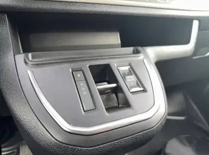 Photo 35 Peugeot Expert E- FGN M ELECTRIQUE 100KWH 136CH BATTERIE 49 KWH