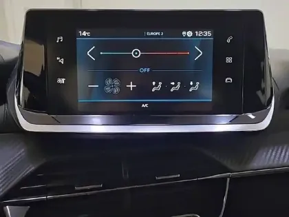 Photo 39 Peugeot 208  PureTech 75 S&S BVM5