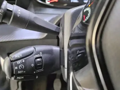 Photo 45 Peugeot 208  PureTech 75 S&S BVM5