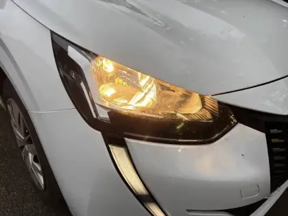 Photo 15 Peugeot 208  PureTech 75 S&S BVM5