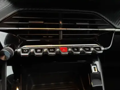 Photo 18 Peugeot 208  PureTech 75 S&S BVM5