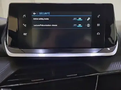 Photo 41 Peugeot 208  PureTech 75 S&S BVM5