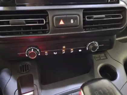 Photo 23 Peugeot Partner  FOURGON M 950 KG BLUEHDI 100 S&S BVM6