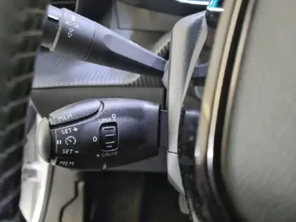 Photo 26 Peugeot 2008  Electrique 136 ch