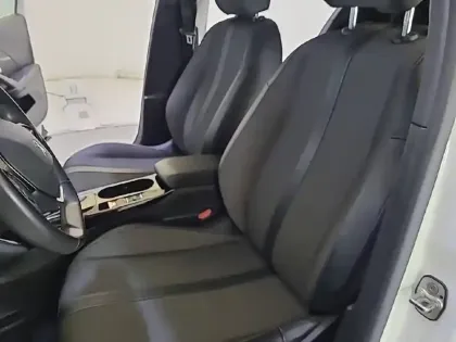 Photo 10 Peugeot 2008  Electrique 136 ch